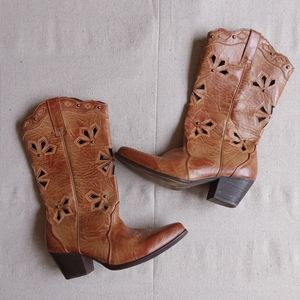 Dingo vintage flower cut out cowgirl boots sz 8.5
